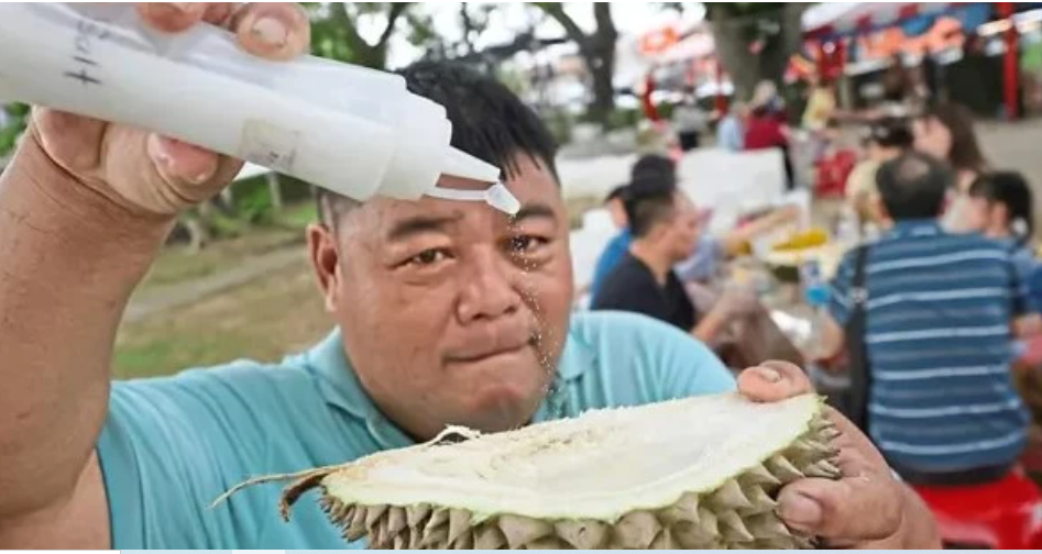 Minum Air Garam Jadi Obat Panas Badan karena Makan Durian